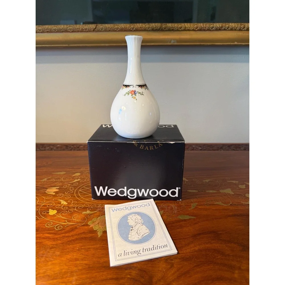 Vintage Wedgwood Osborne Bud Vase with‎ Box